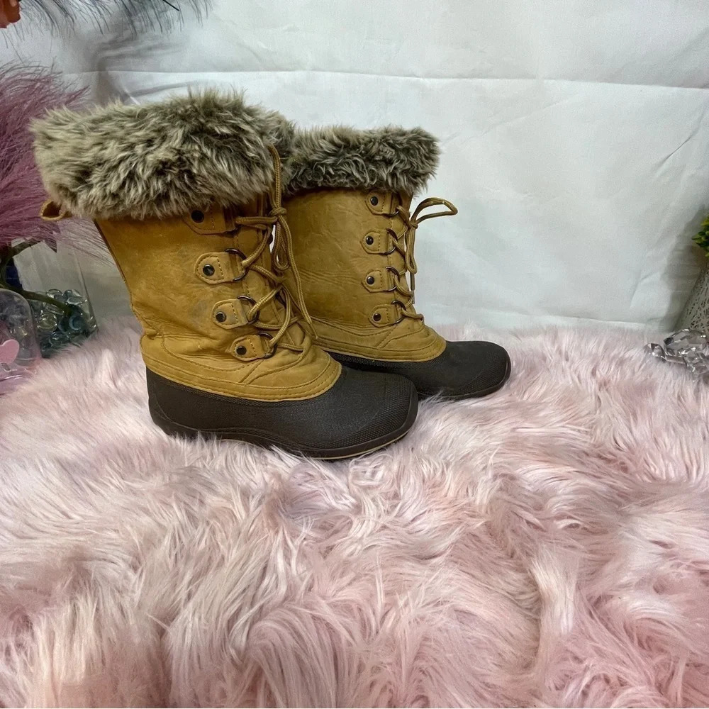 Winter boots Canada Maria size 8